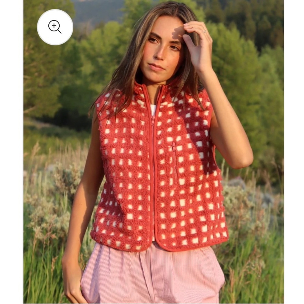 Midnight Lunch Montana Vest Red Mix